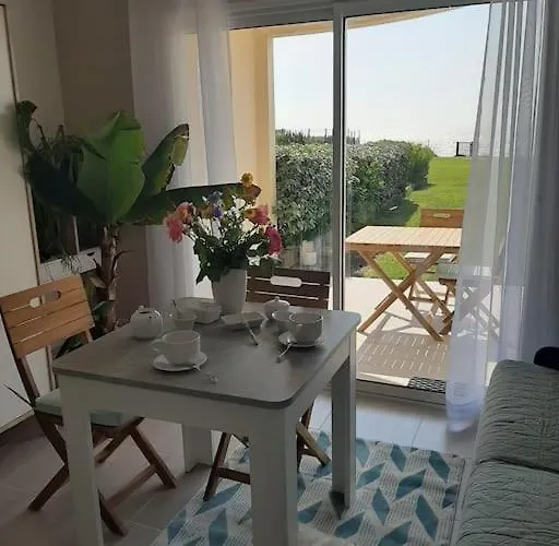 Studio-terrasse 3* Bord De Apartment