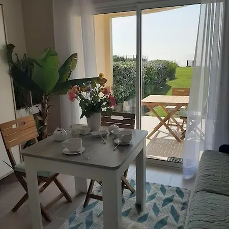 Studio-terrasse 3* Bord De Apartment